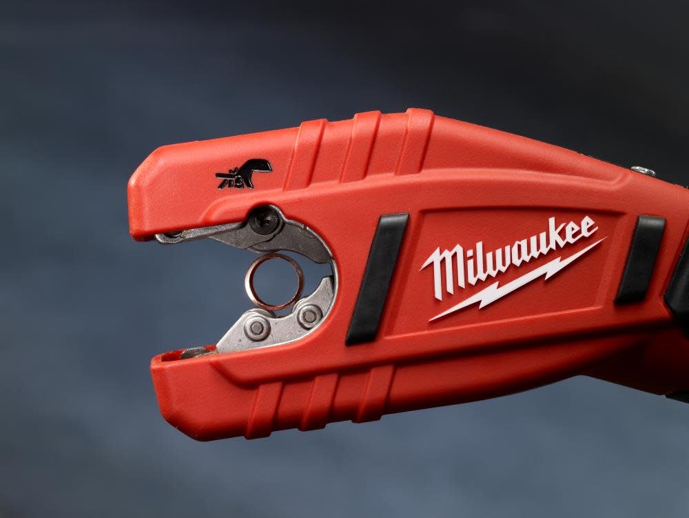 milwaukee-m12-cordless-copper-tubing-cutter-bare-tool-2471-20-detail-view-2