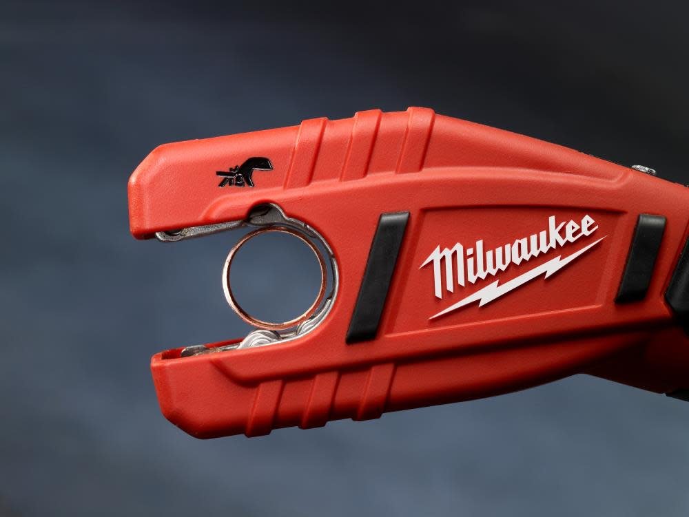 milwaukee-m12-cordless-copper-tubing-cutter-bare-tool-2471-20-detail-view-4