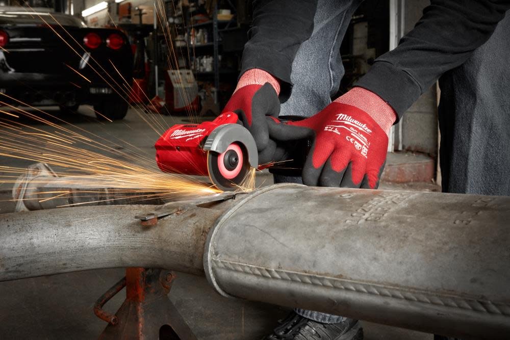 milwaukee-m12-fuel-3-in-compact-cut-off-tool-bare-tool-2522-20-lifestyle