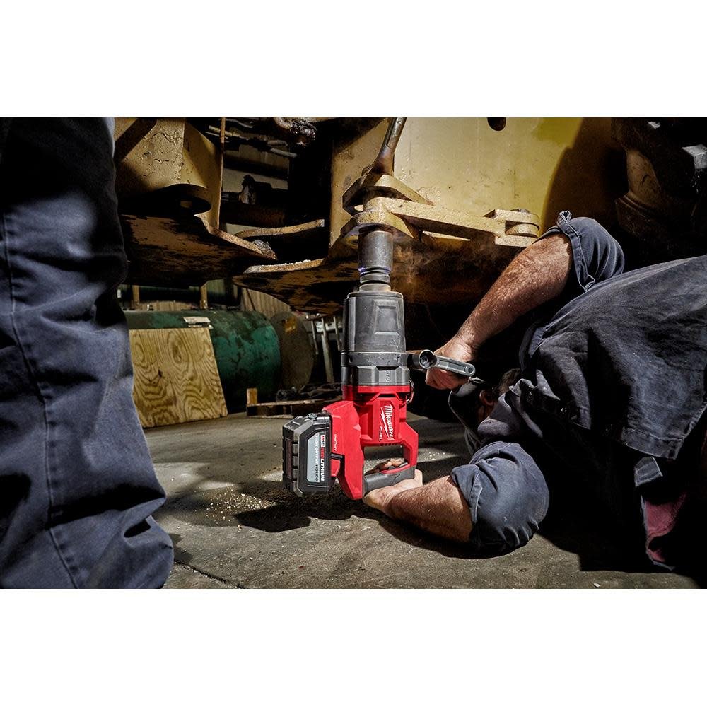 milwaukee-m18-fuel-1-in-d-handle-high-torque-impact-wrench-with-one-key-kit-2868-22hd-detail-view-4