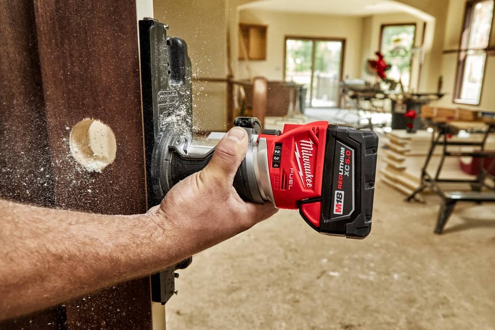 milwaukee-m18-fuel-compact-router-bare-tool-reconditioned-2723-80-detail-view-9