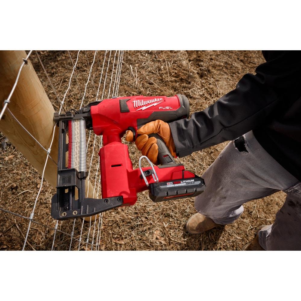 milwaukee-m18-fuel-utility-fencing-stapler-kit-2843-22-detail-view-5