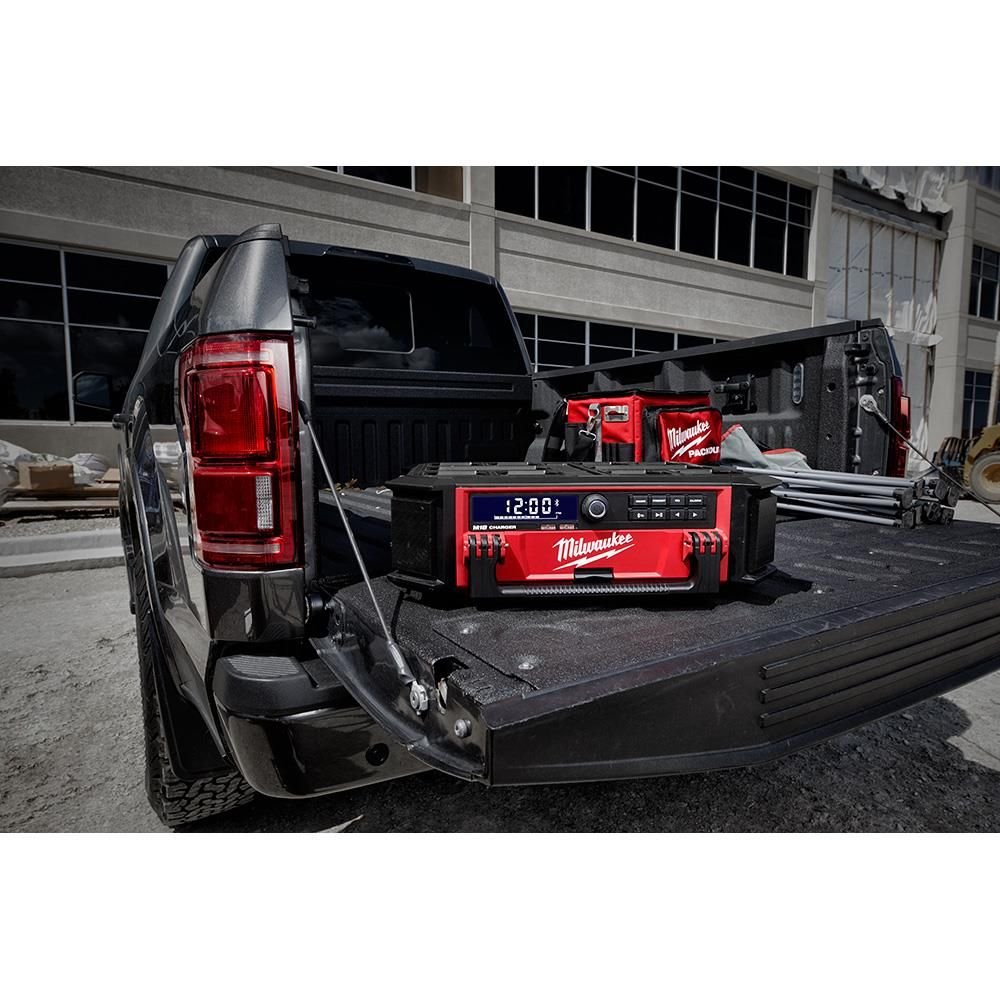 milwaukee-m18-packout-radio-charger-bare-tool-2950-20-detail-view-11