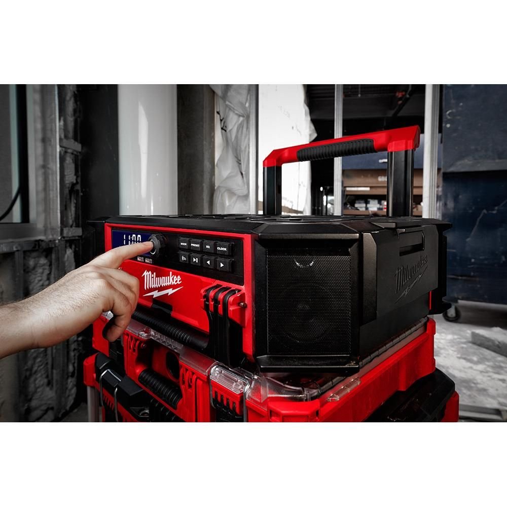 milwaukee-m18-packout-radio-charger-bare-tool-2950-20-detail-view-17