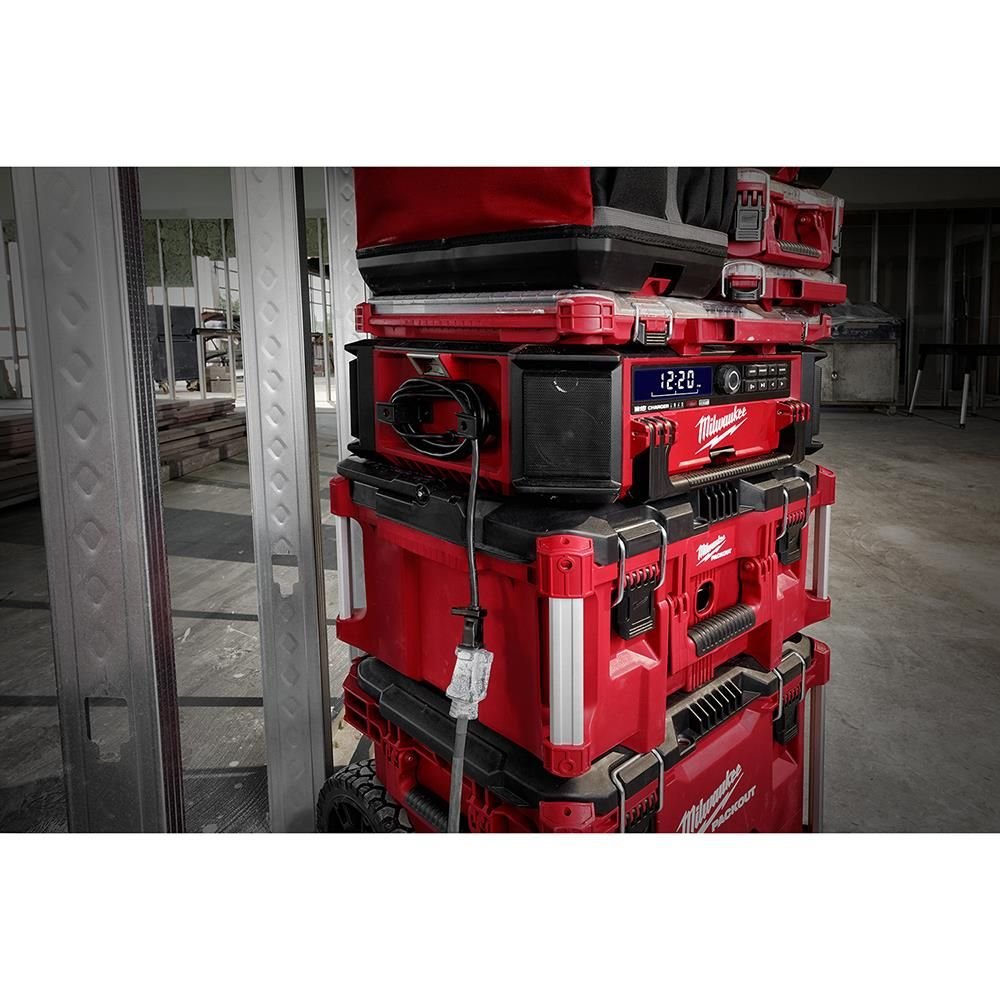 milwaukee-m18-packout-radio-charger-bare-tool-2950-20-detail-view-2